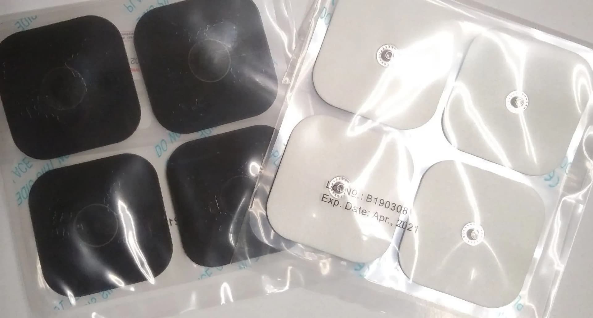 Compex Uyumlu Tens Elektrot Pedi, Çıtçıtlı, 5 x 5 cm, Pakette 4 Adet Kaliteli Yapışkanlı