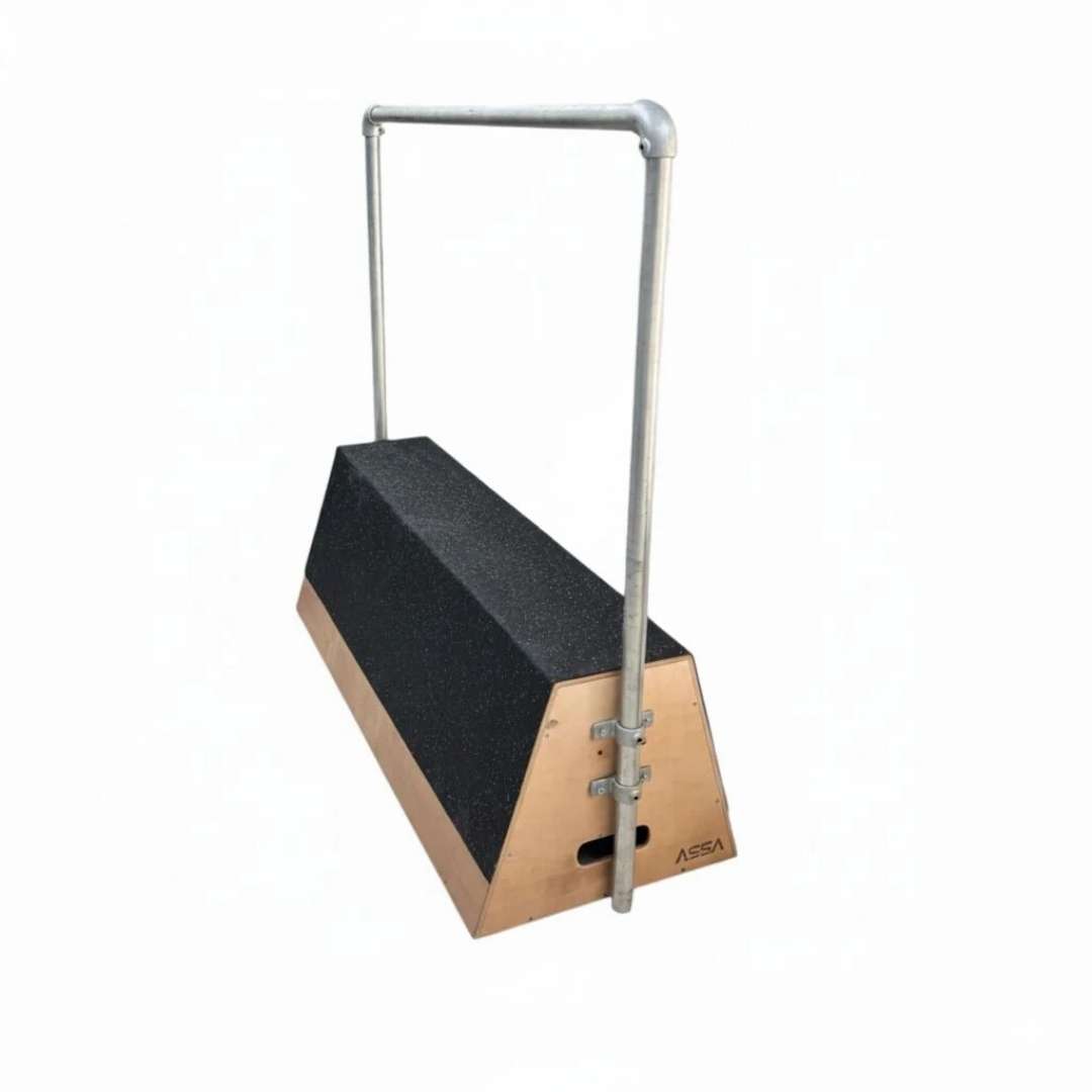 Cimnastik Parkur Ekipmanı – Doğal Ahşap Bari Piramit Engel (150x60x50 cm)
