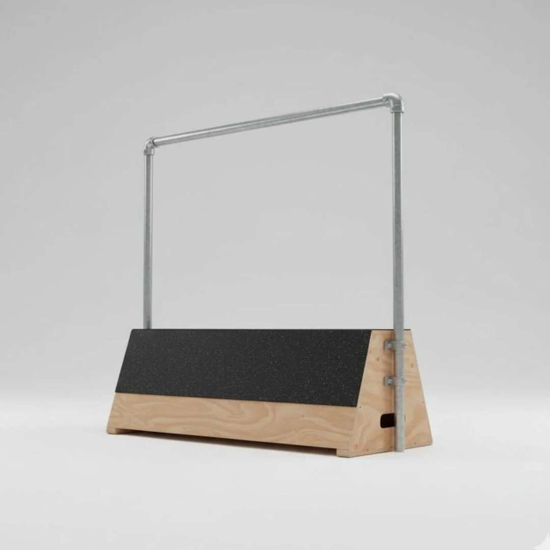 Cimnastik Parkur Ekipmanı – Doğal Ahşap Bari Piramit Engel (150x60x50 cm) - 2
