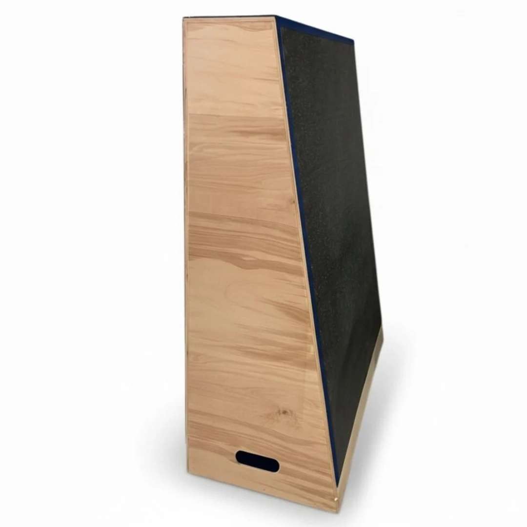 Cimnastik Parkur Ekipmanı – Eğilimli Duvar Tırmanış Modülü (220 cm | Doğal Ahşap)