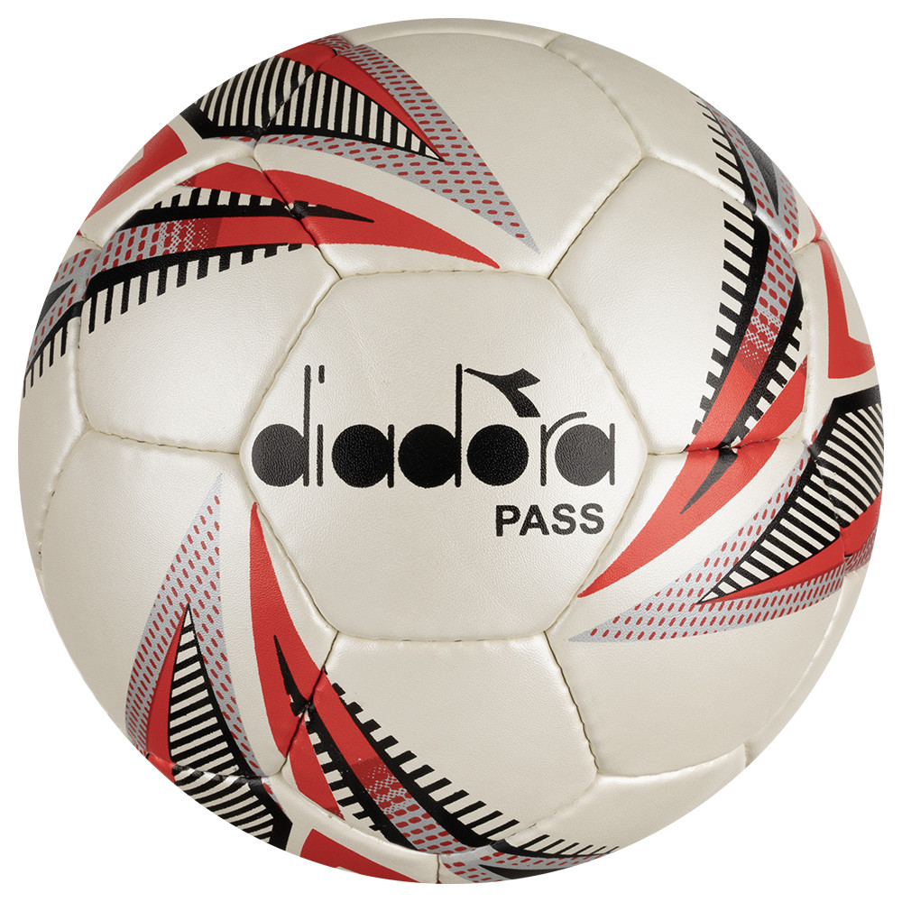 Diadora Pass Dikişli 4 No Futbol Topu