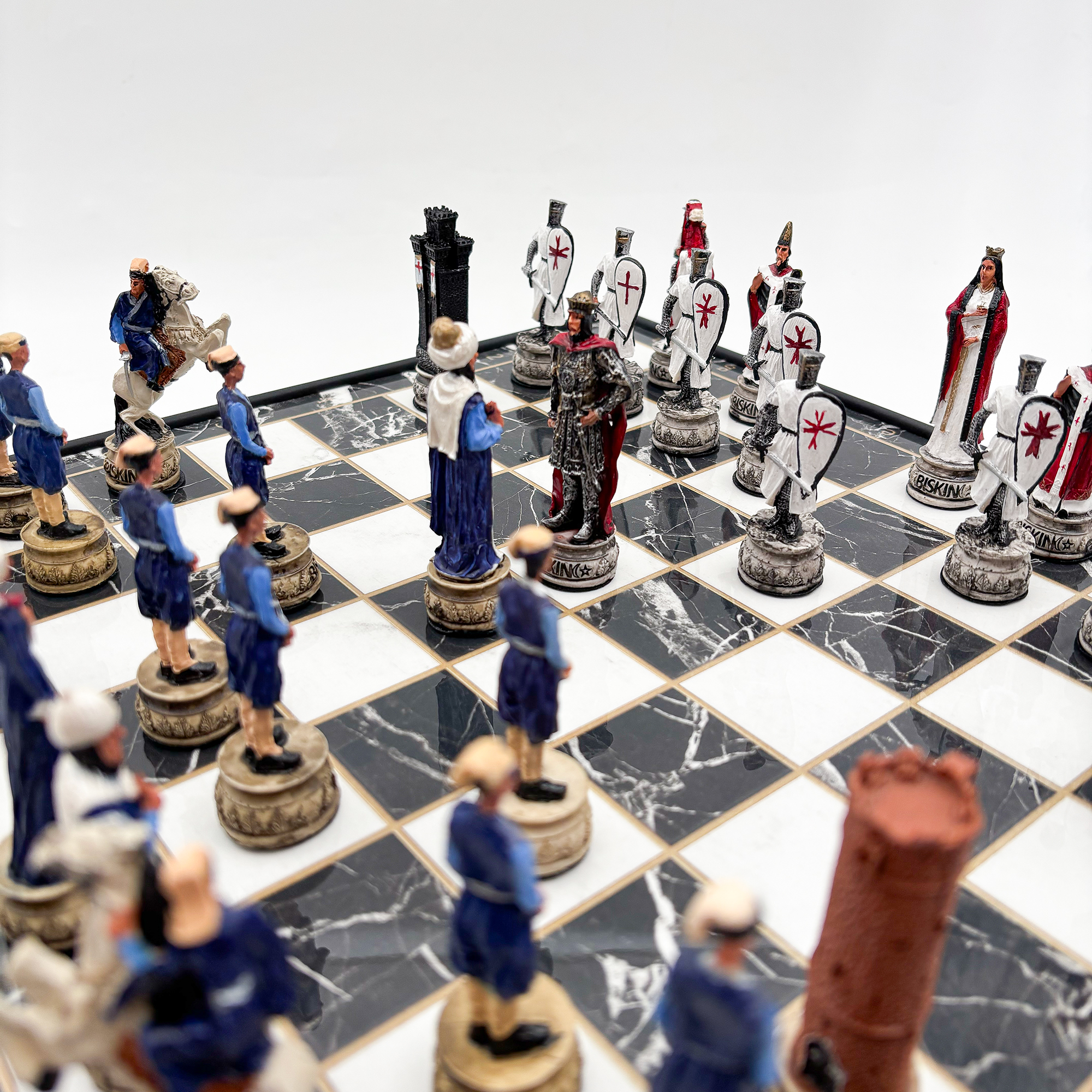 El Boyamalı Osmanlı – Haçlı Temalı Satranç Takımı – Polyester Taşlı Ahşap Kapaklı Kutu - 14