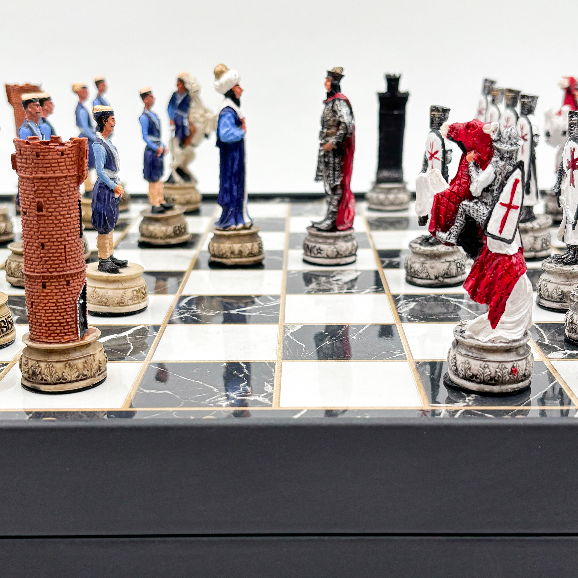 El Boyamalı Osmanlı – Haçlı Temalı Satranç Takımı – Polyester Taşlı Ahşap Kapaklı Kutu - 17