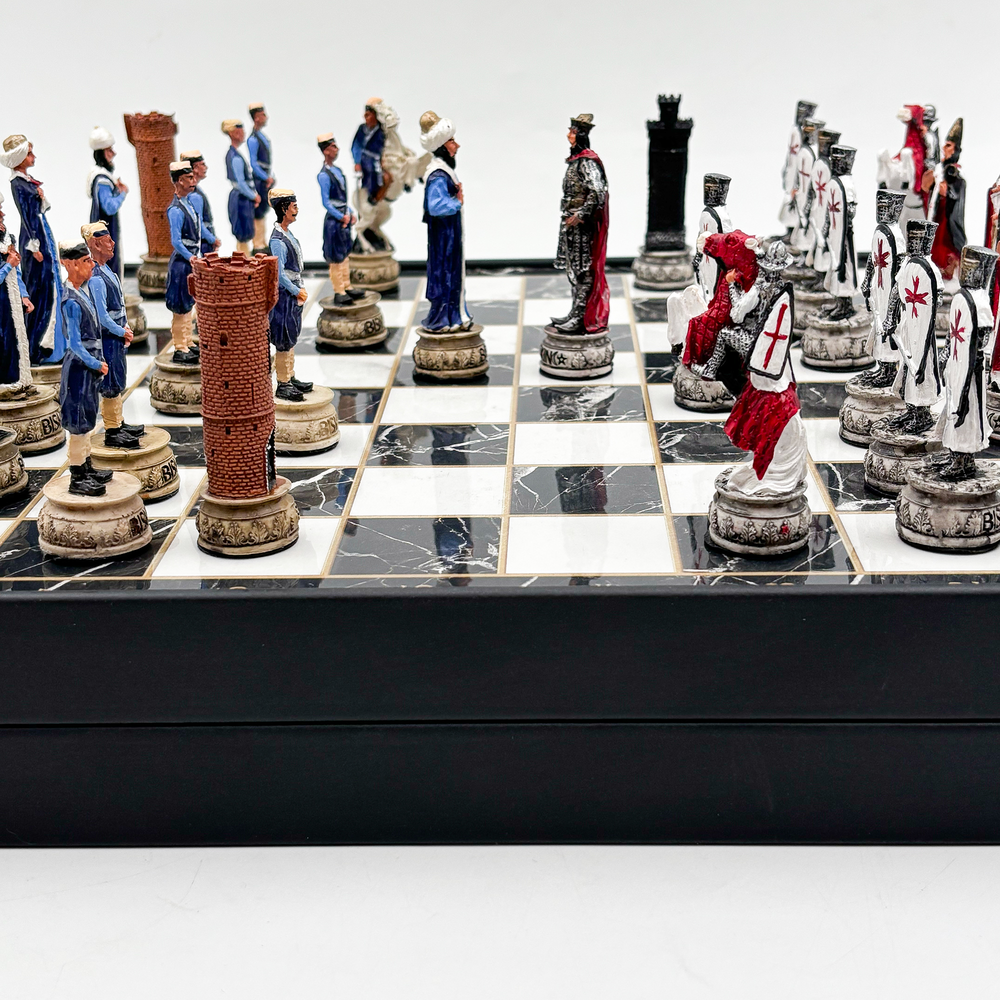 El Boyamalı Osmanlı – Haçlı Temalı Satranç Takımı – Polyester Taşlı Ahşap Kapaklı Kutu - 18