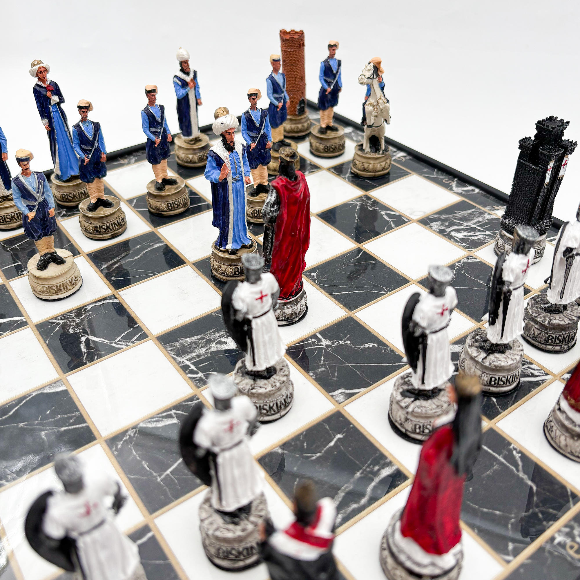 El Boyamalı Osmanlı – Haçlı Temalı Satranç Takımı – Polyester Taşlı Ahşap Kapaklı Kutu - 23