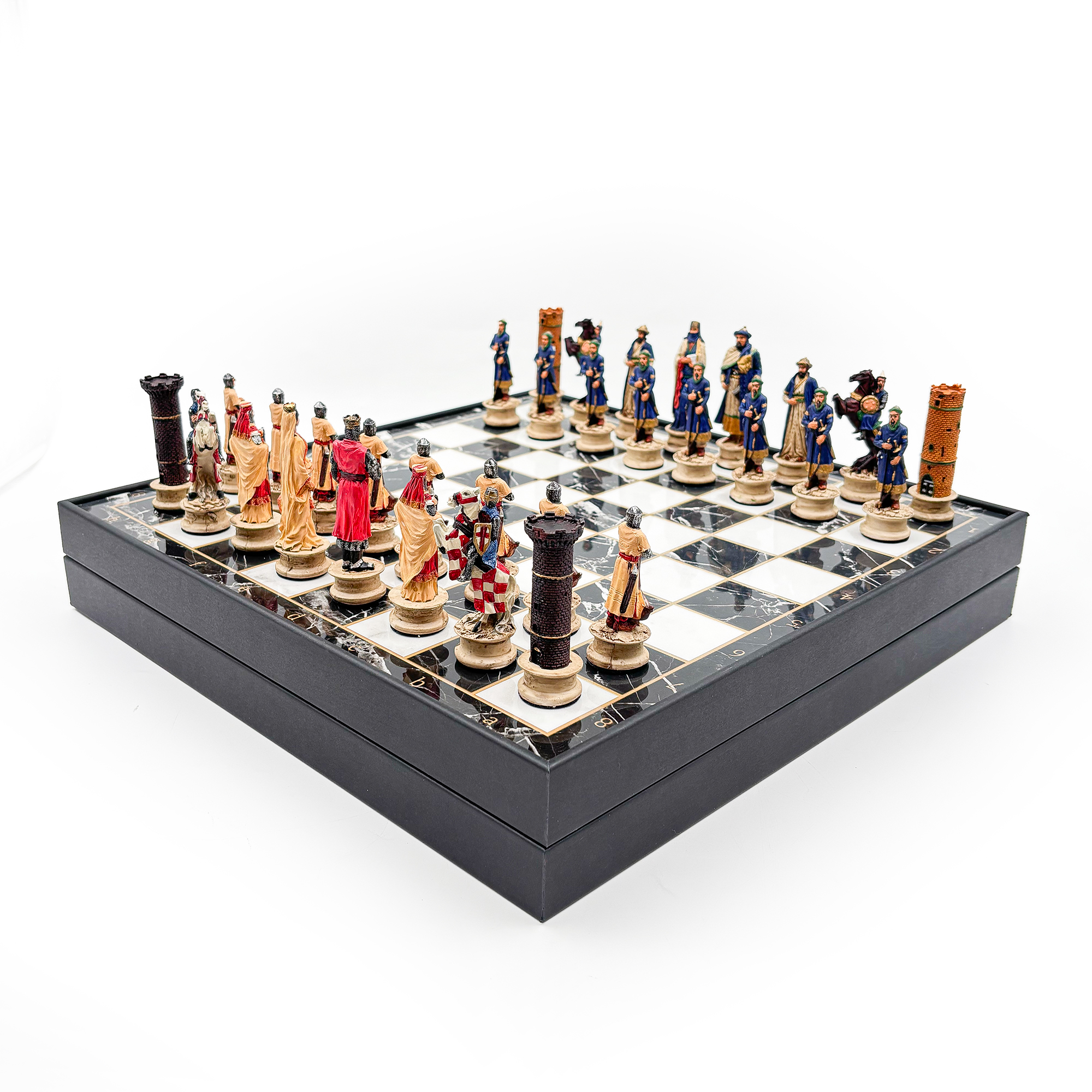 El Boyamalı Pers – Haçlı Temalı Satranç Takımı – Polyester Taşlı Ahşap Kapaklı Kutu