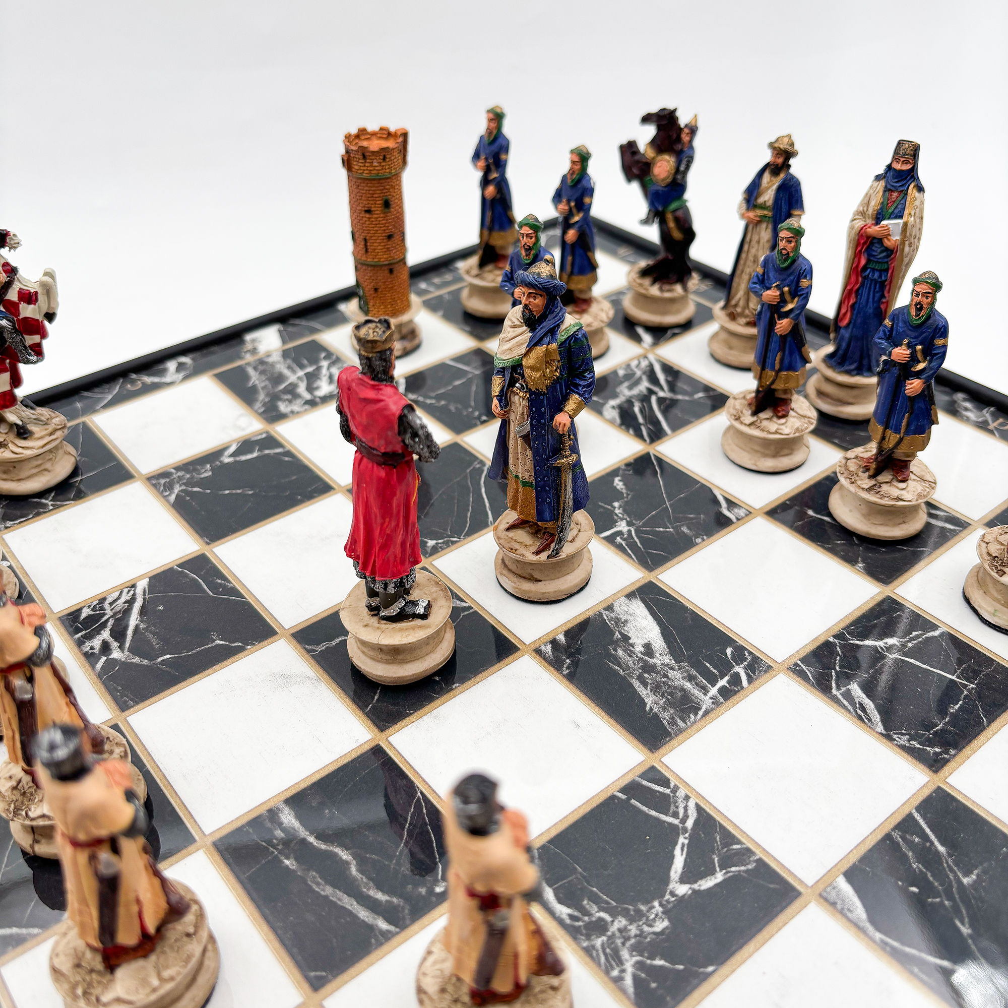El Boyamalı Pers – Haçlı Temalı Satranç Takımı – Polyester Taşlı Ahşap Kapaklı Kutu - 9