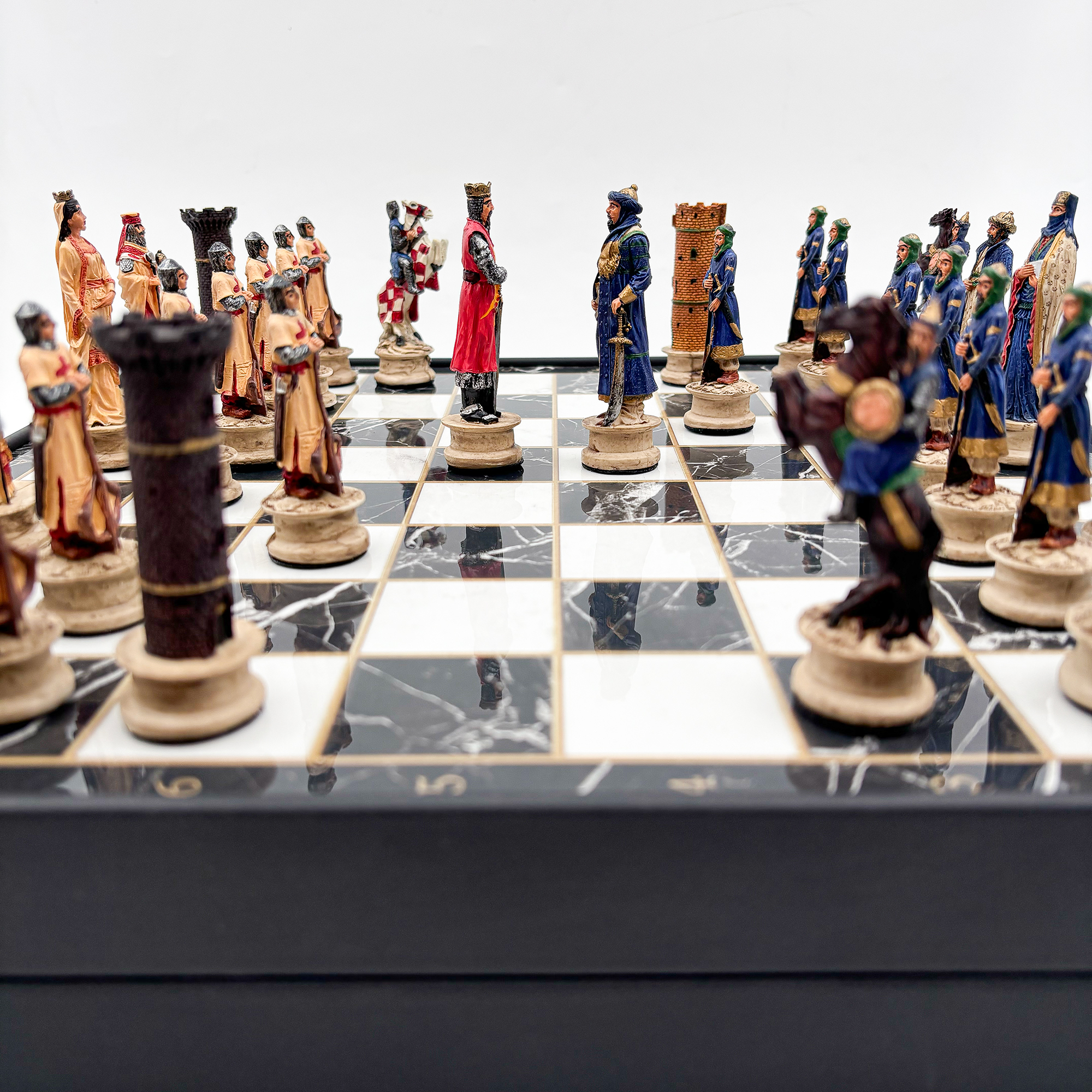 El Boyamalı Pers – Haçlı Temalı Satranç Takımı – Polyester Taşlı Ahşap Kapaklı Kutu - 11