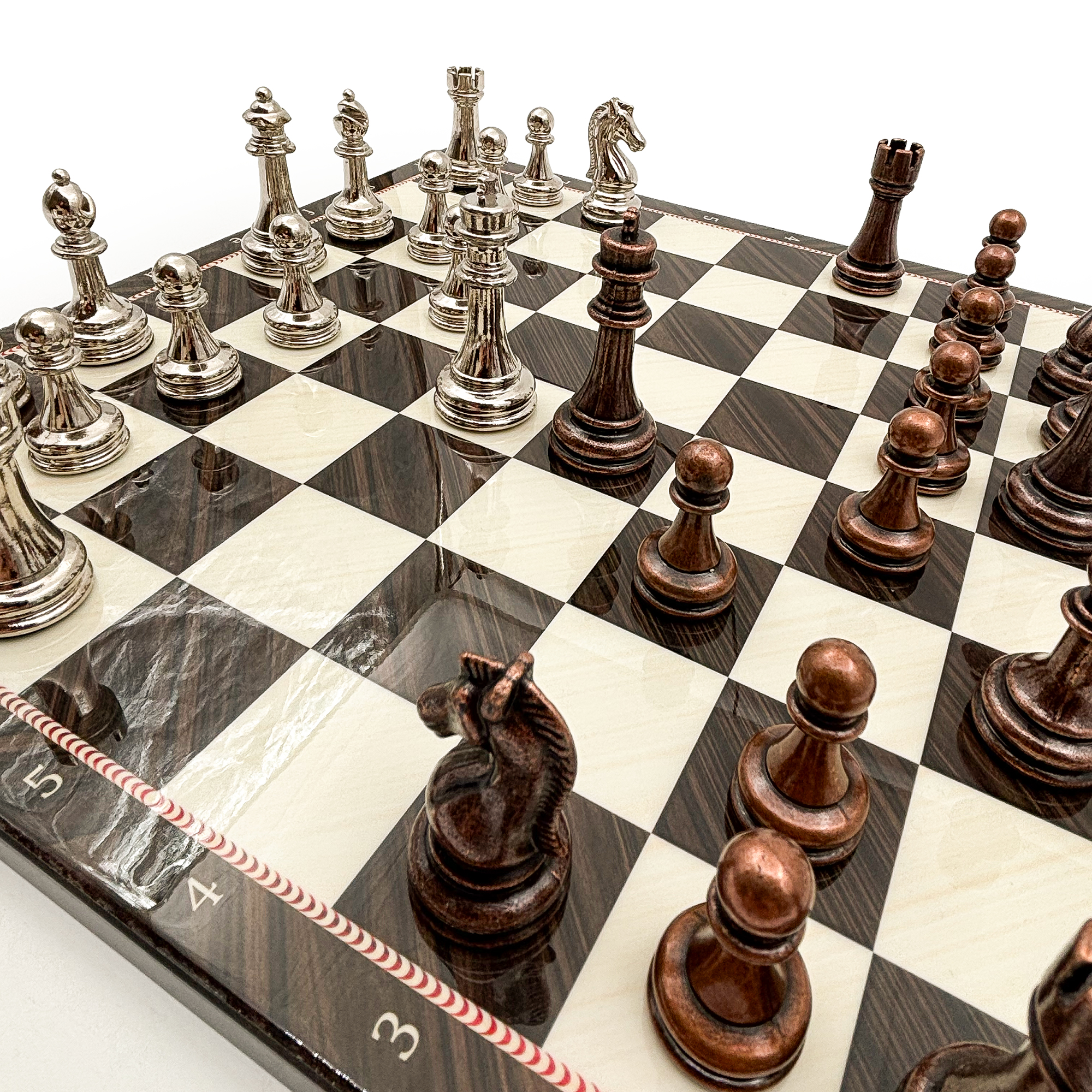 El Yapımı Ceviz Desenli Ahşap Satranç Takımı – Metal Taşlı CD30 - 11