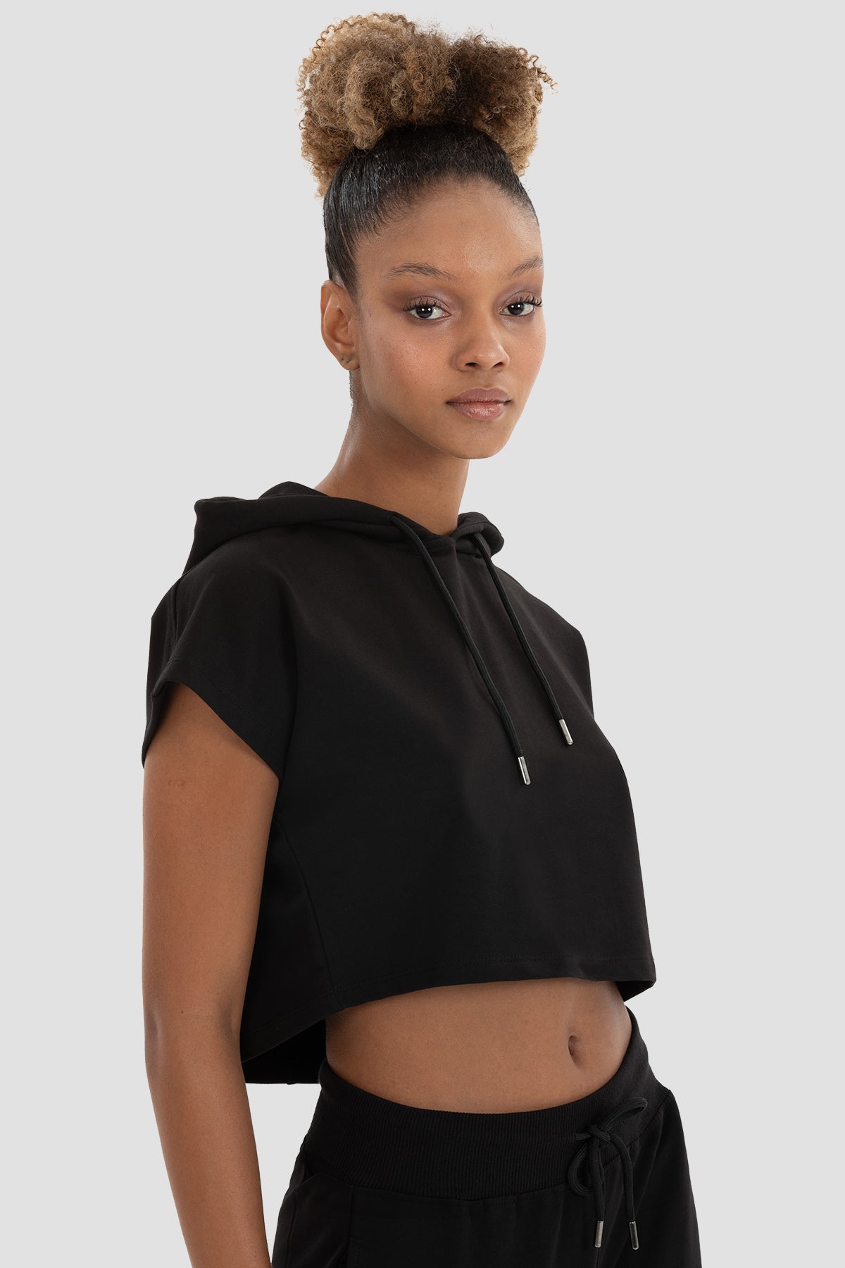 Alice Kapüşonlu Kısa Kollu Siyah Crop Sweatshirt - 3