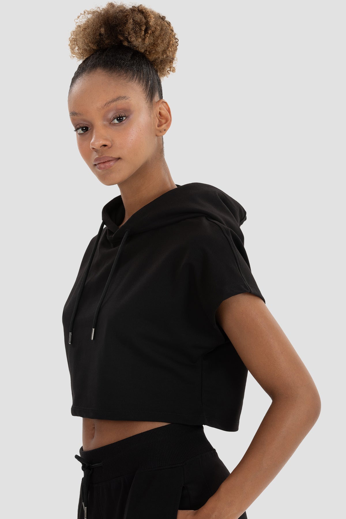 Alice Kapüşonlu Kısa Kollu Siyah Crop Sweatshirt - 4