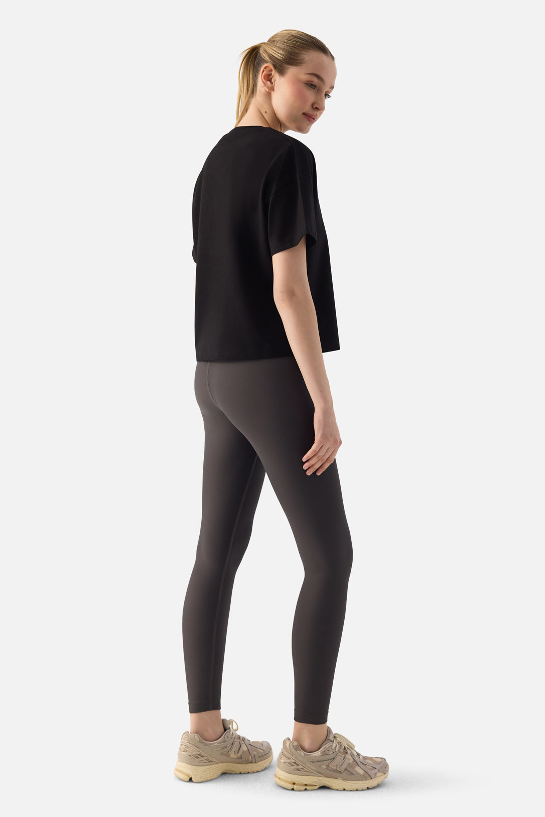 Noya Kısa Oversize Siyah Tişört - 4